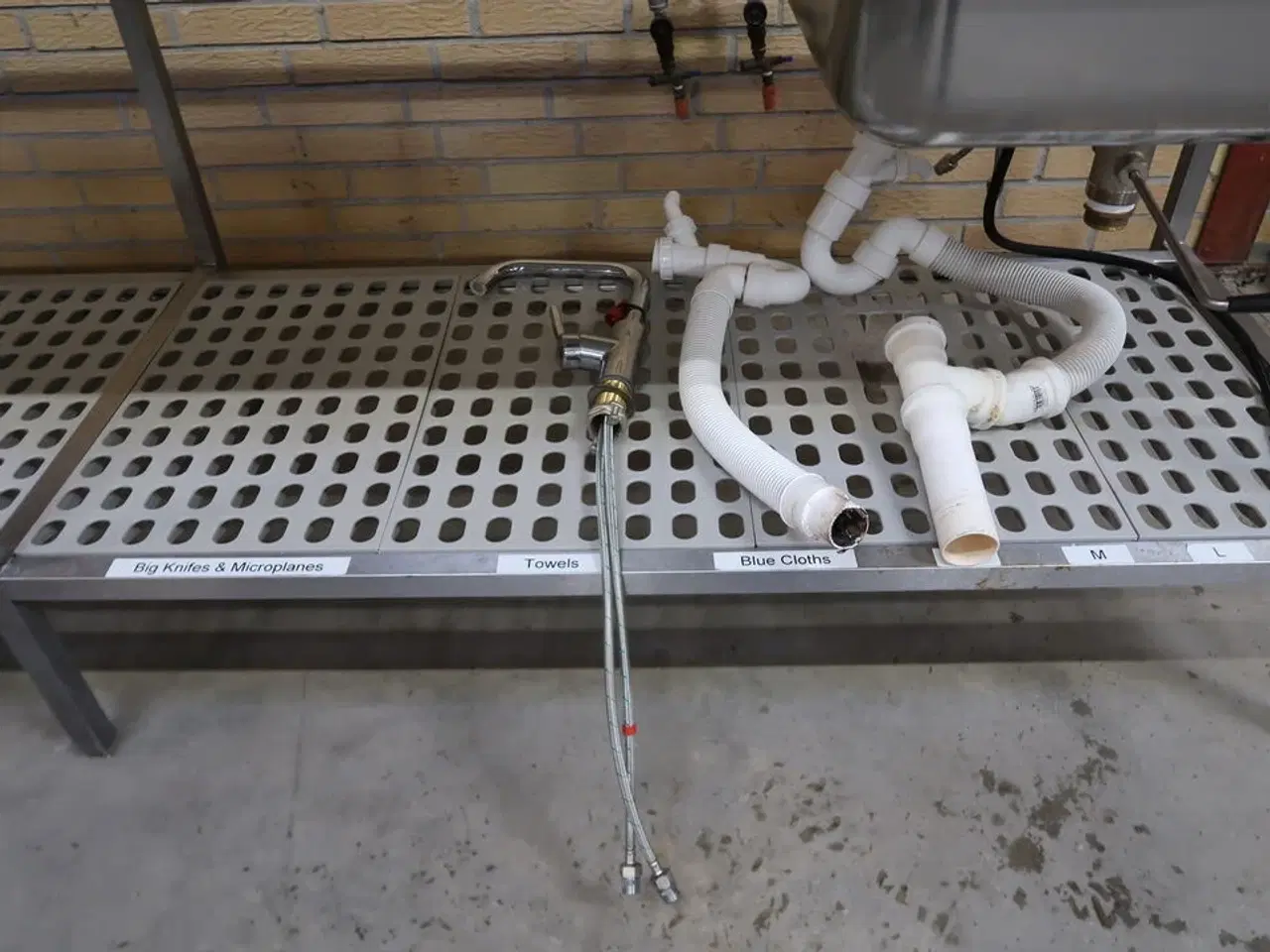Billede 9 - Rustfri stålbord med vask & underhylde