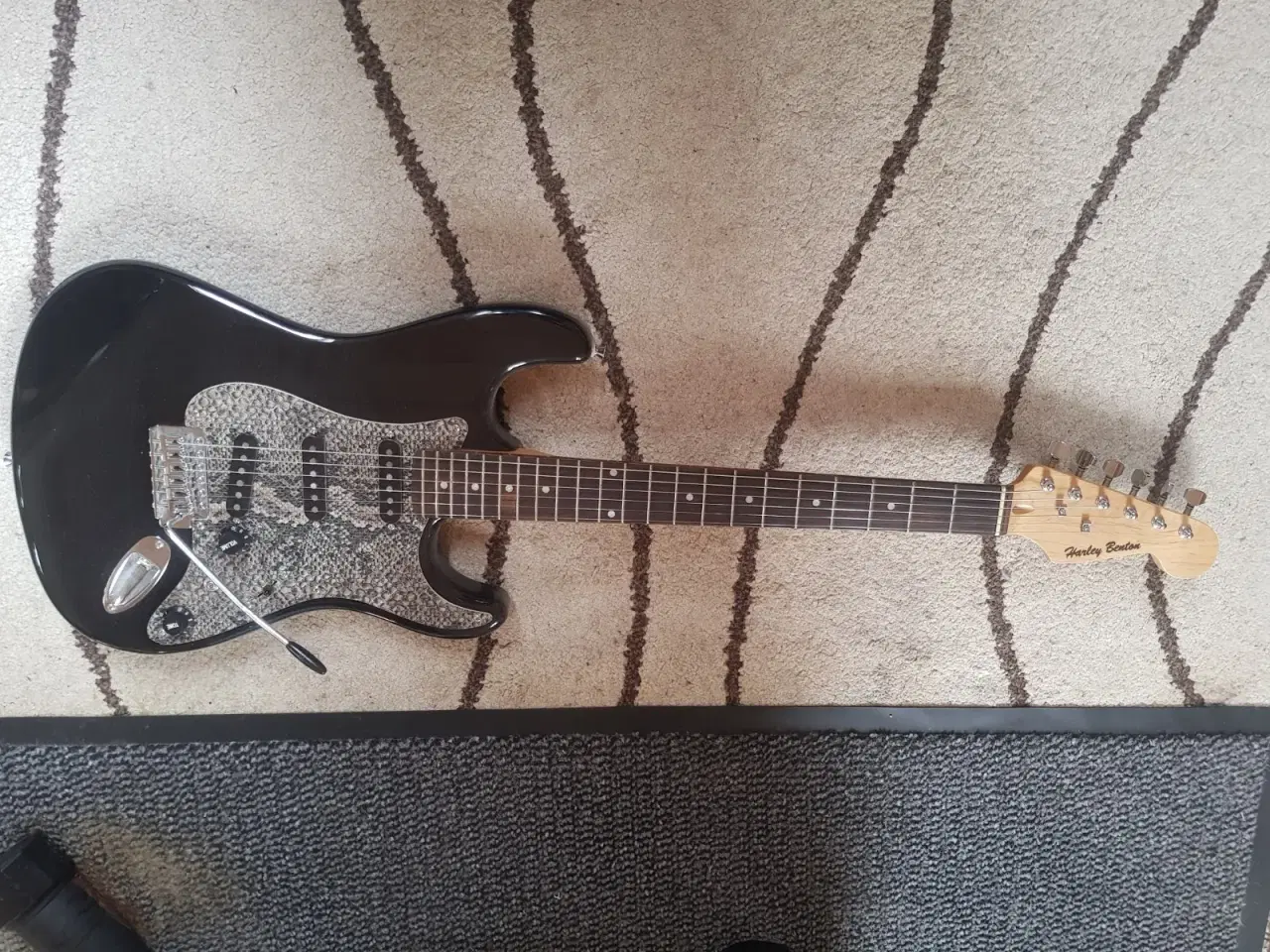 Billede 2 - Harley Benton Sort strat