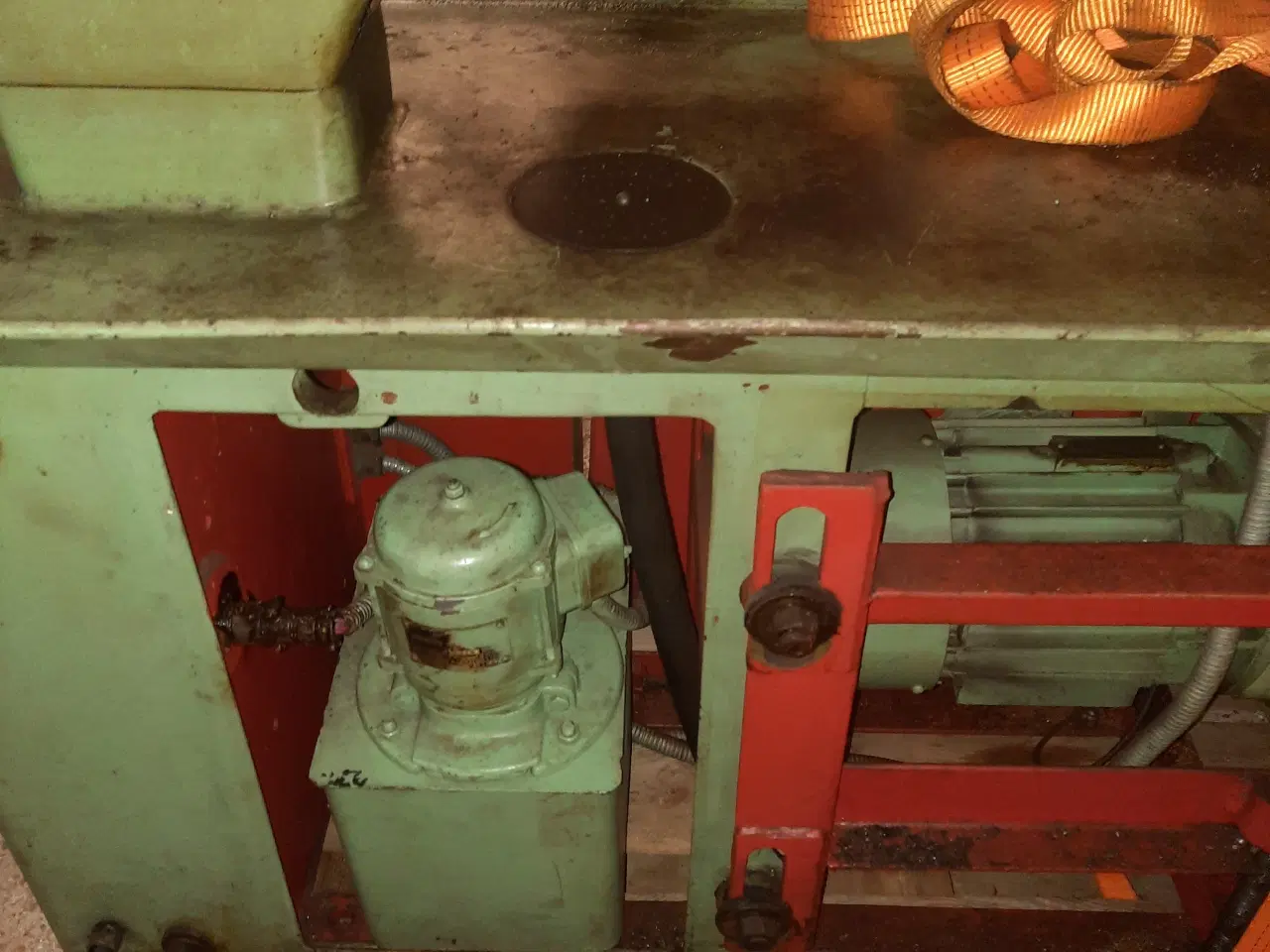 Billede 9 - Her er en rigtig solid super god drejebænk