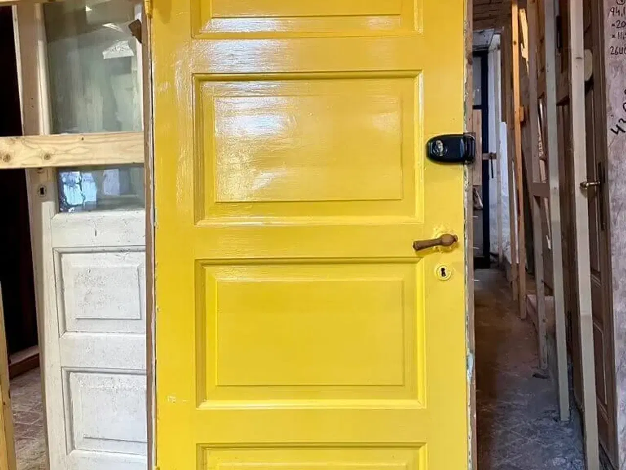 Billede 1 - Venstrehængt, original opgangsdør m. karm