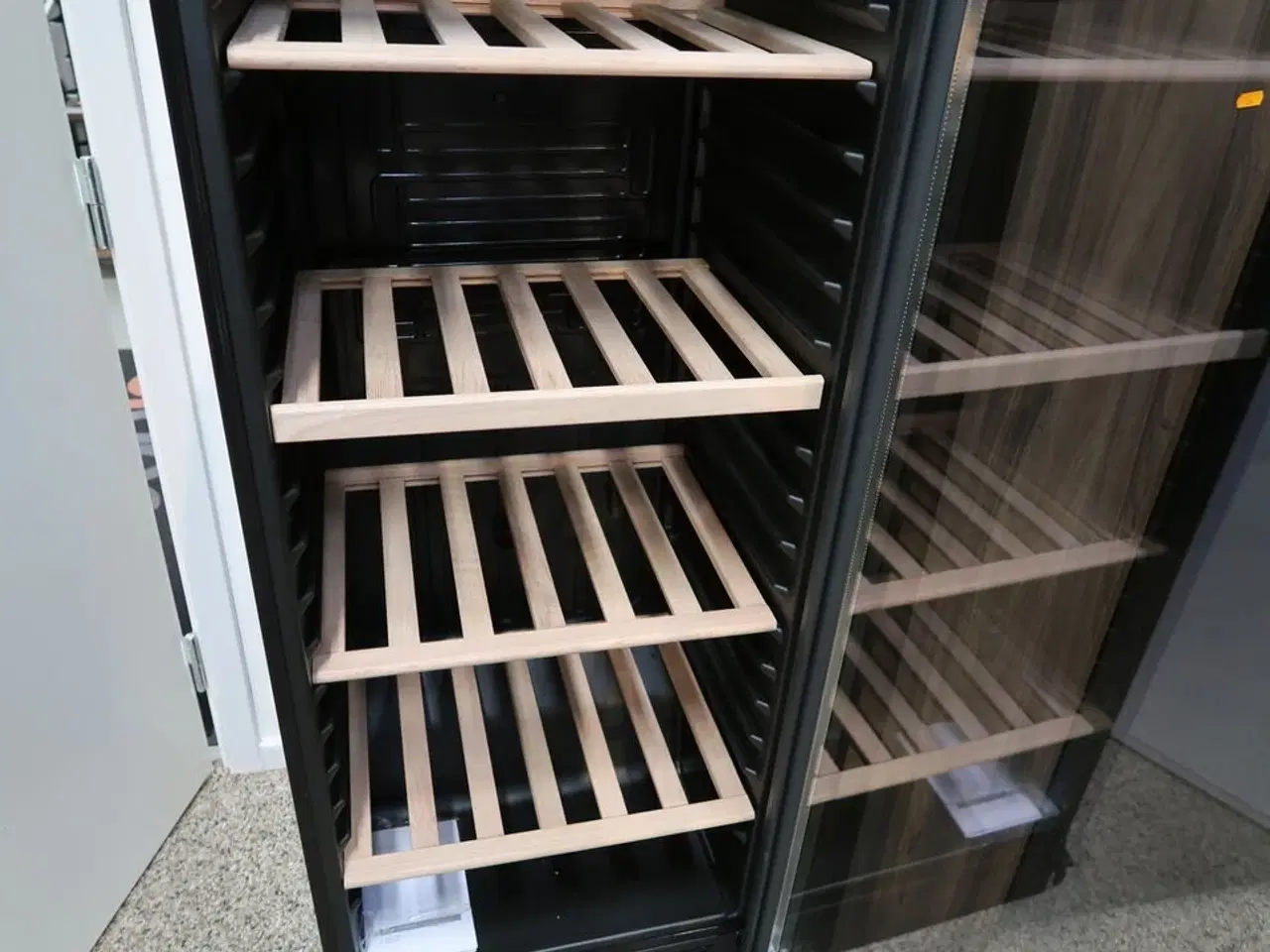 Billede 5 - Vinkøleskab VESTFROST VHG571