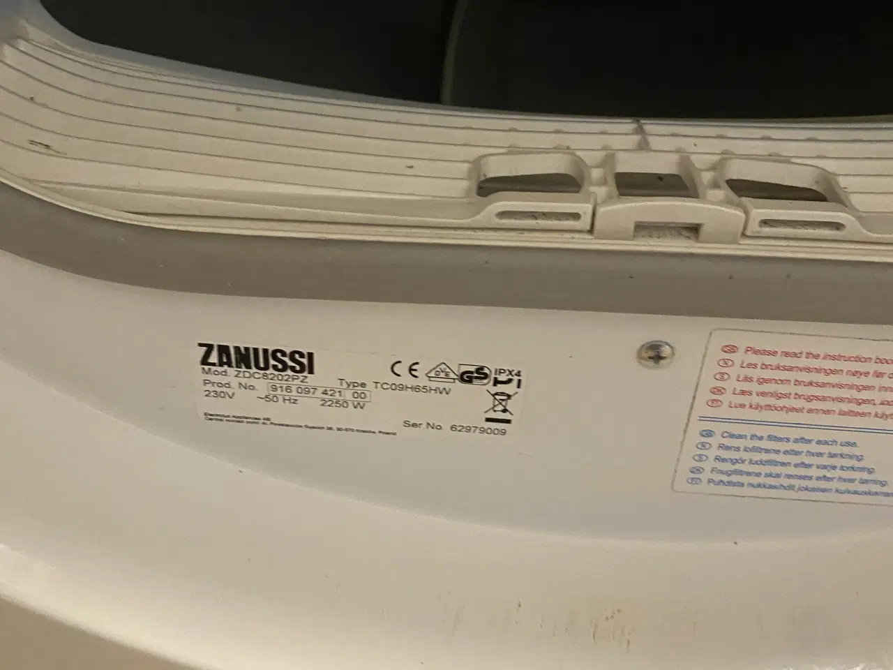 Billede 9 - Tørretumbleren : vaskemaskinen 