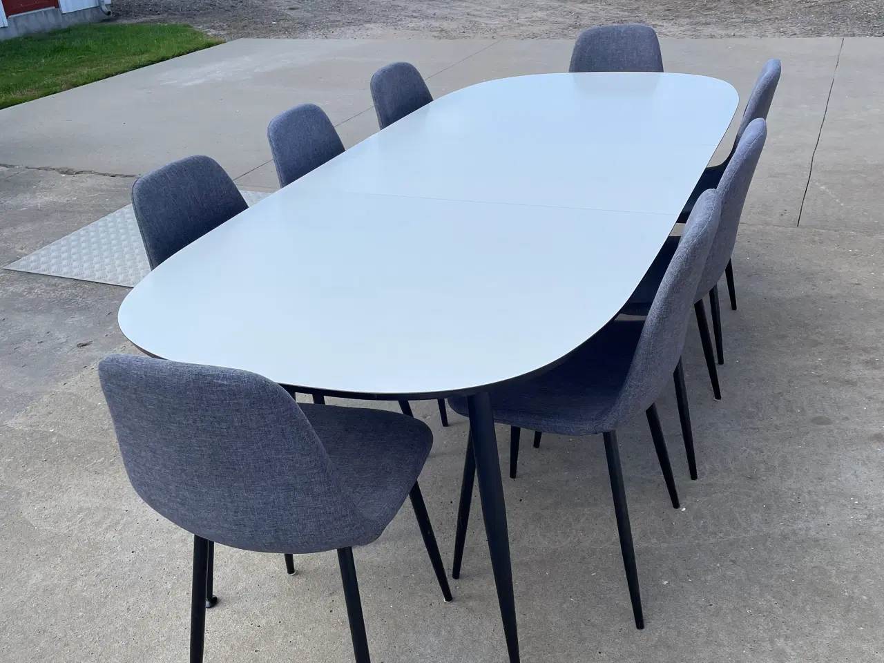 Billede 4 - Spisebord med stole