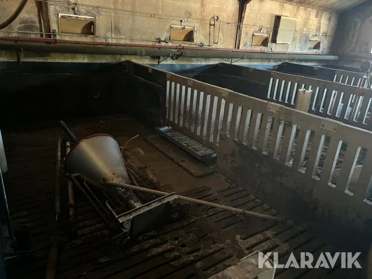 Billede 12 - Grisestier med beton inventar og foderautomater 8 styk