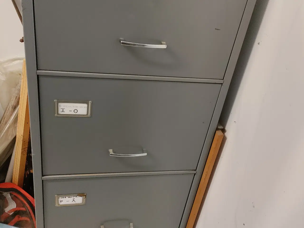 Billede 1 - Stål arkivskab med nøgle og 4 udtræks skuffer til