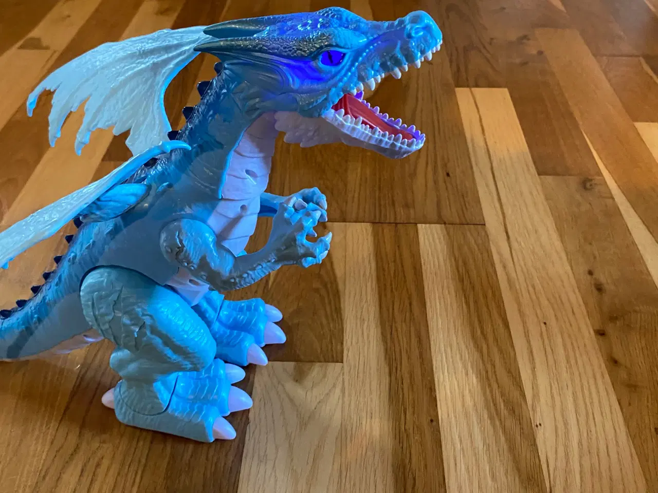Billede 6 - 1 Drage der kan gå, åbne munden og hvæse. 1 dino 