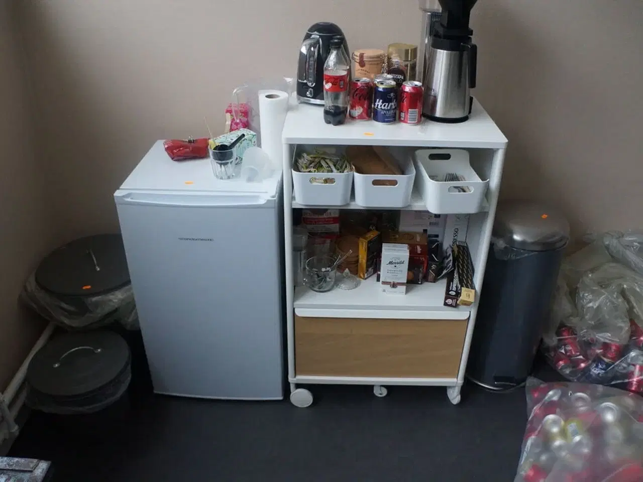 Billede 1 - Køleskab, reol, m.v.