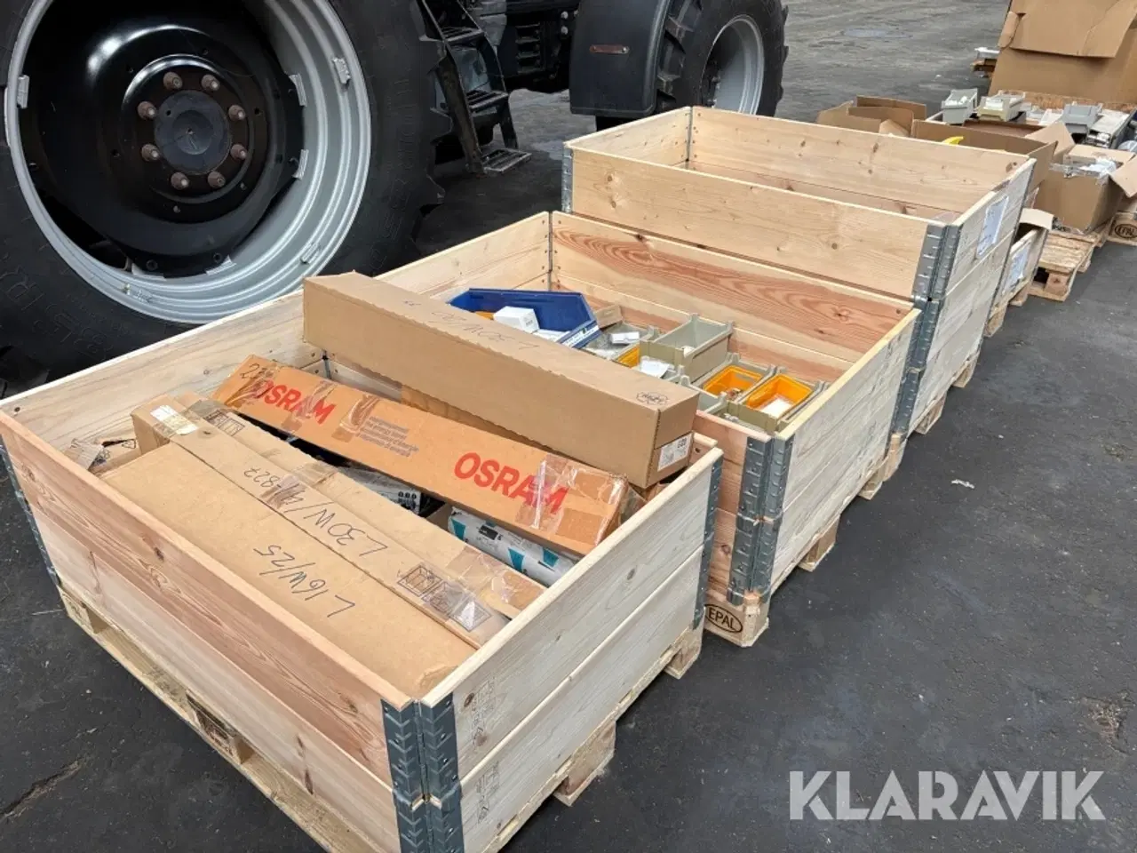 Billede 3 - Pærer og el-udstyr 4 paller