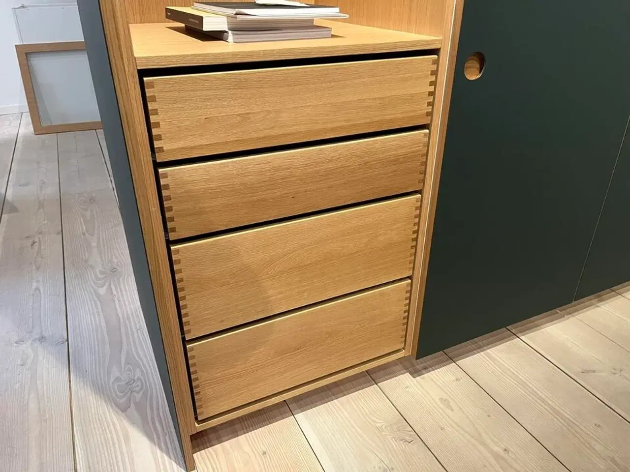 Billede 3 - Skab med Grønne låger