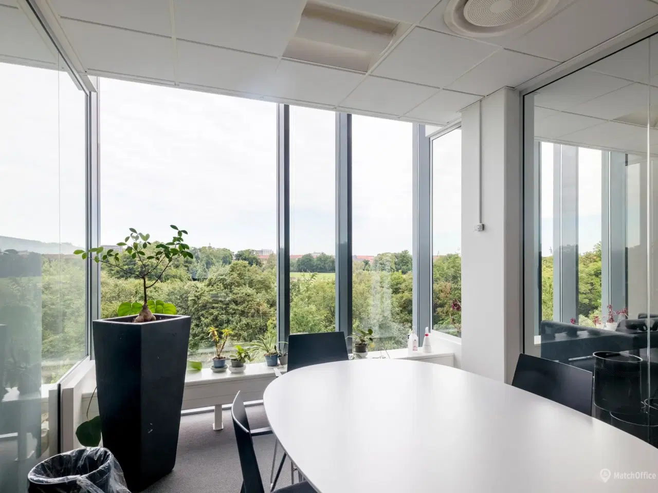 Billede 13 - Med kontor i Parken kan I spille bold med de bedste