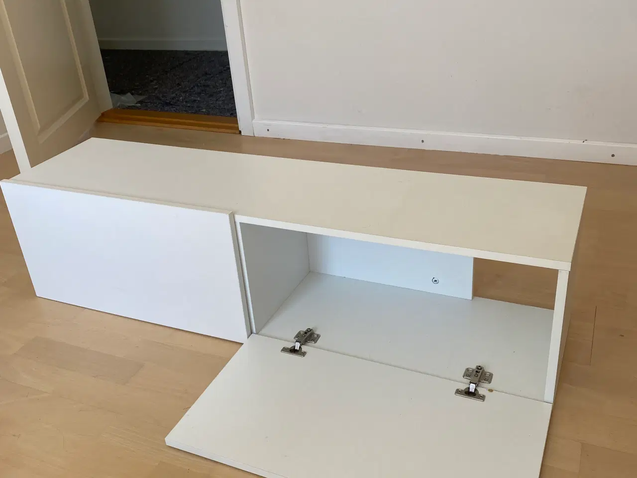 Billede 2 - TV-møbel gives væk
