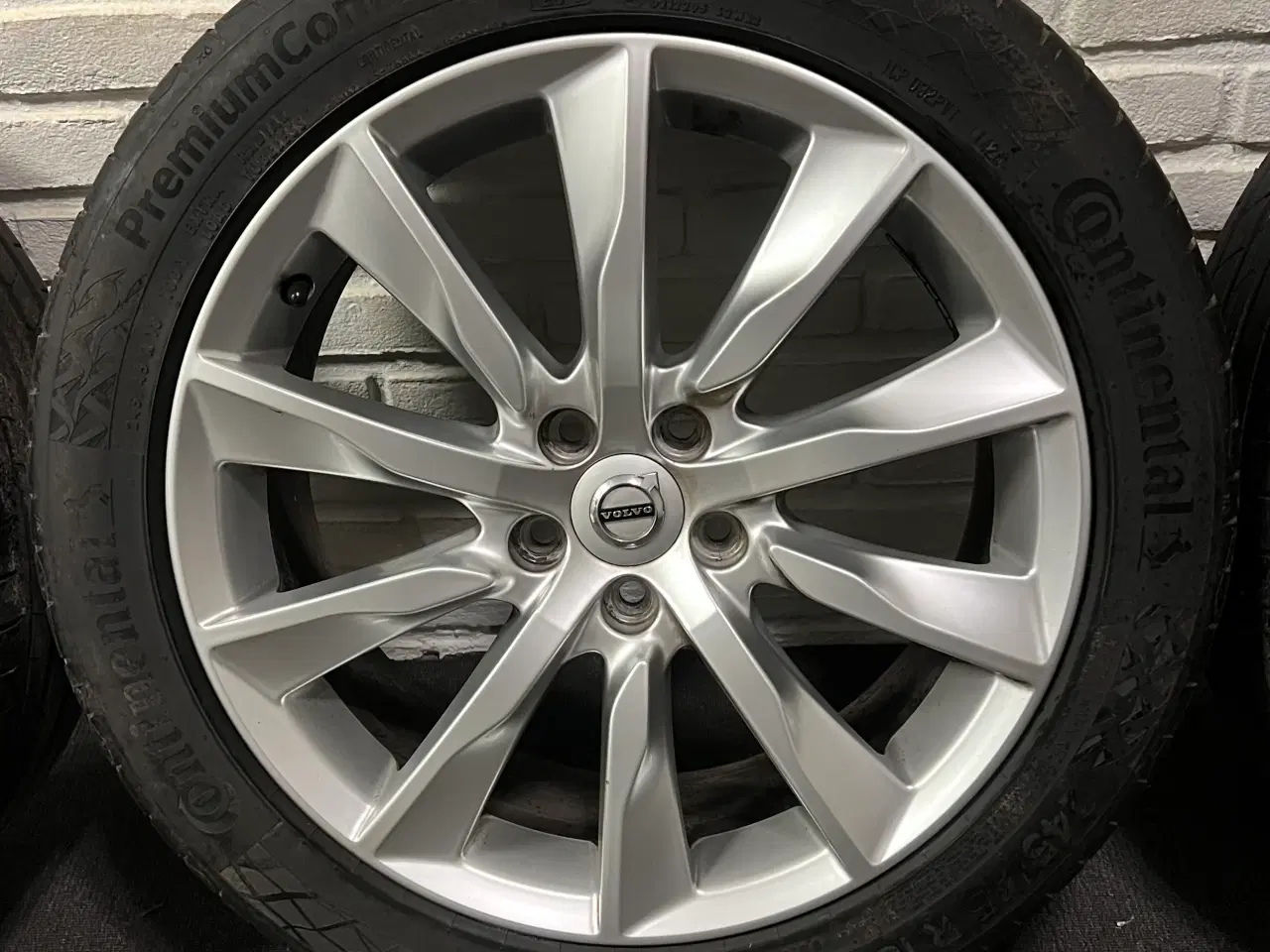 Billede 4 - Originale 18” Volvo V90 fælge med sommerdæk