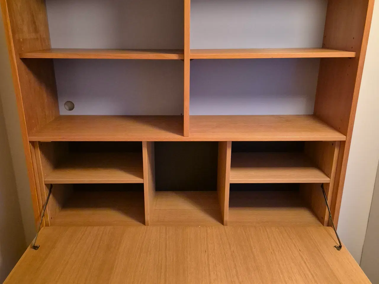 Billede 2 - Egetræsreol med barskab og 2 skabe