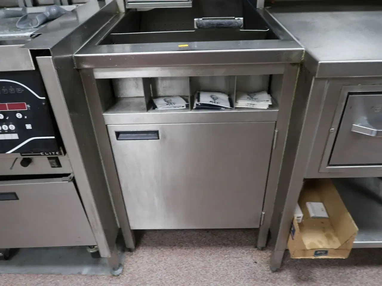 Billede 4 - Serveringsstation