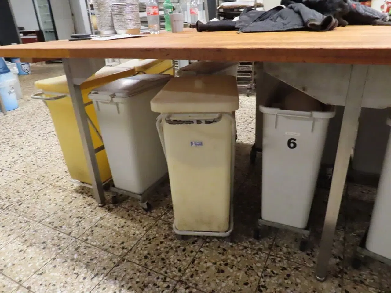 Billede 7 - Arbejdsbord med indhold