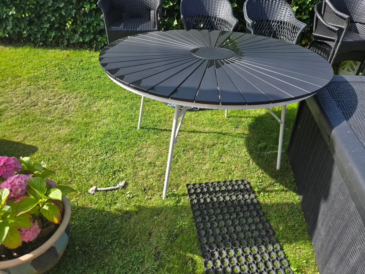 Billede 1 - Kerteminde bord I sort nonwood