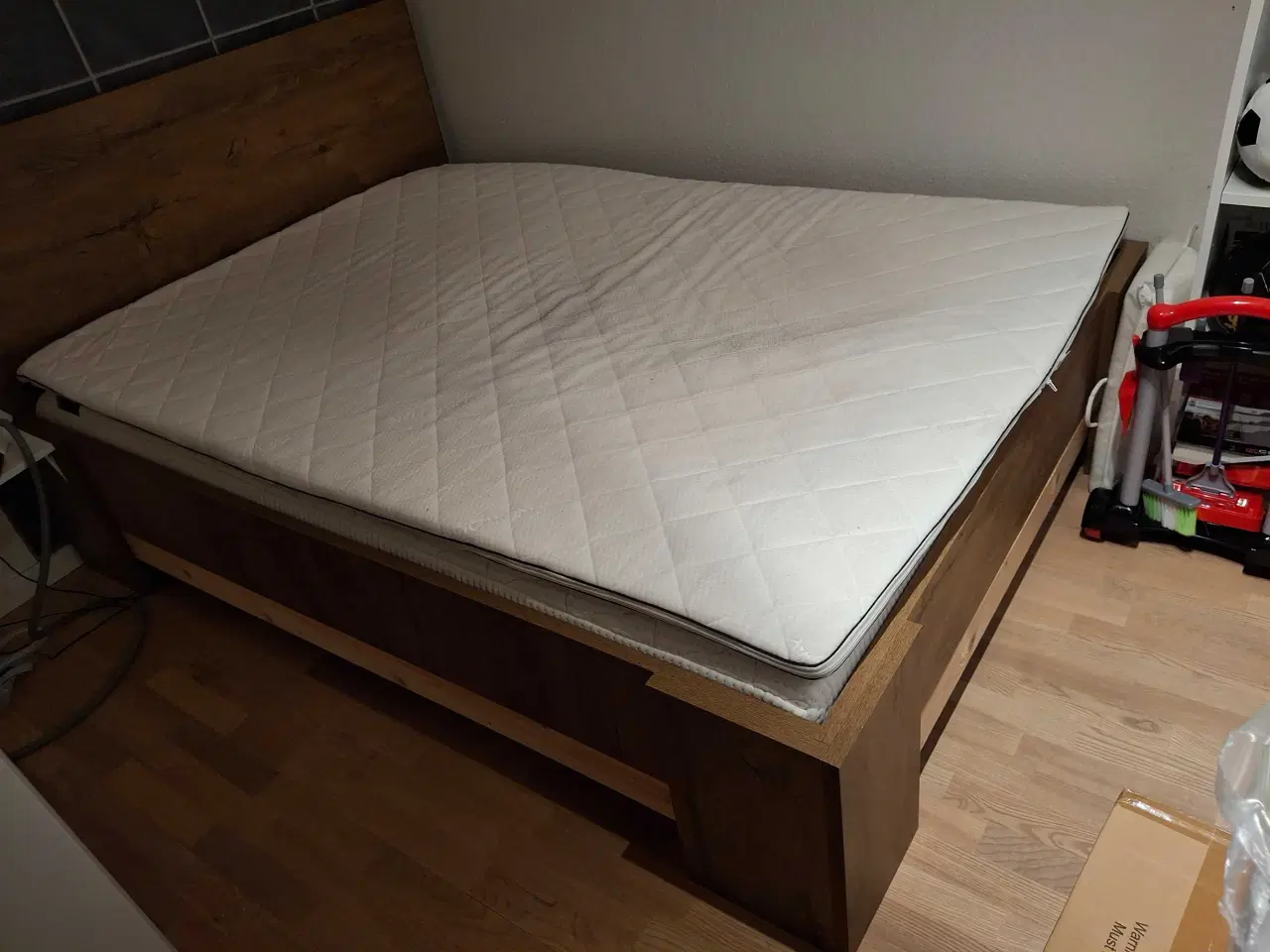 Billede 1 - Seng str.140x200.cm.