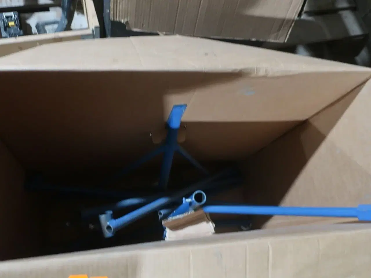 Billede 2 - Kasse med indhold UPONOR