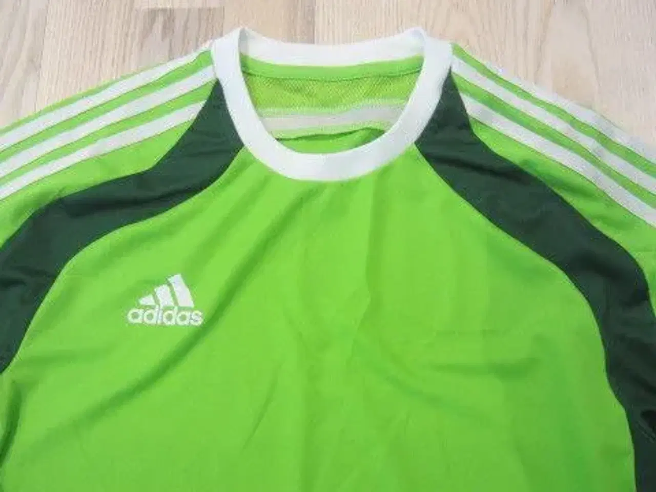 Billede 2 - Str. S, Adidas fodboldtrøje