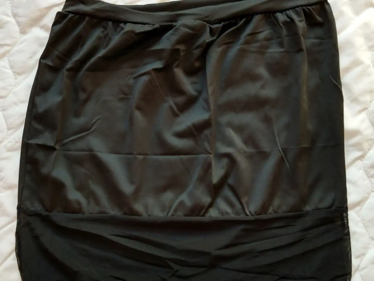 Billede 3 - Nederdel eller underskørt