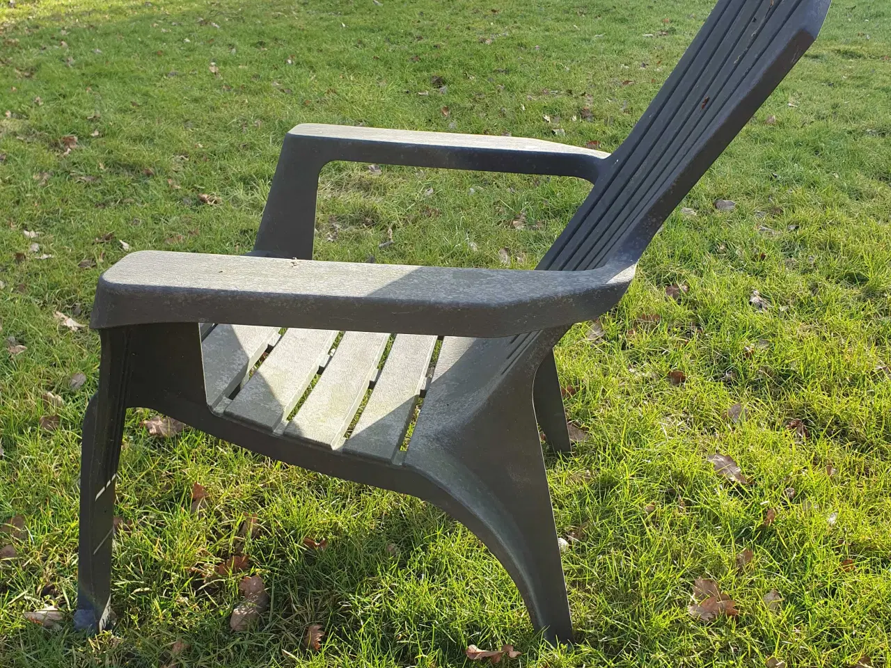 Billede 2 - Plast havestol med armlæn.
