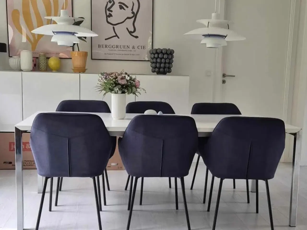 Billede 1 - Hvidt solidt spisebord