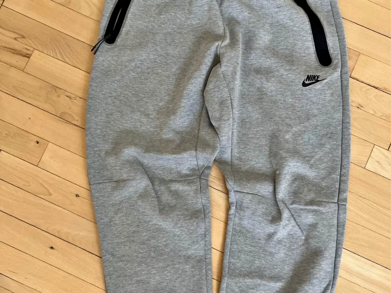 Billede 12 - Nike træningstøj 2 sæt, nyt. Alt er str M. Byd👍