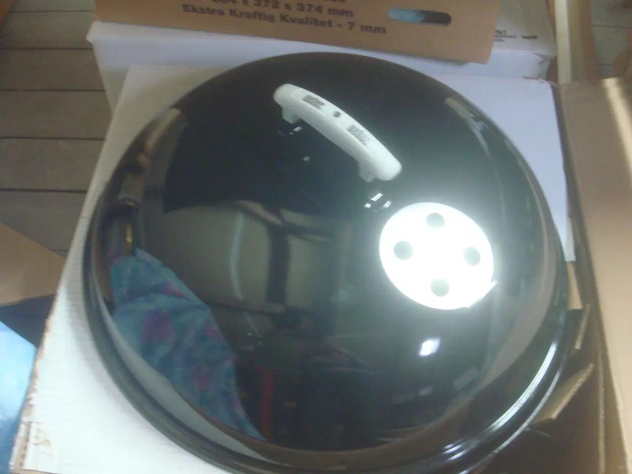 Billede 2 - WEBER KULGRILL, GOLD, 57 cm diam, på stativ,NY