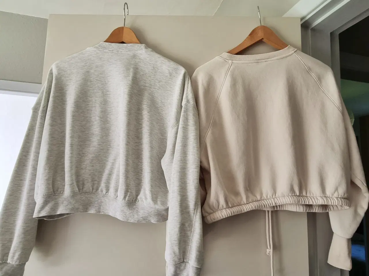 Billede 2 - To korte sweatshirts fra Hennes og Mauritz 
