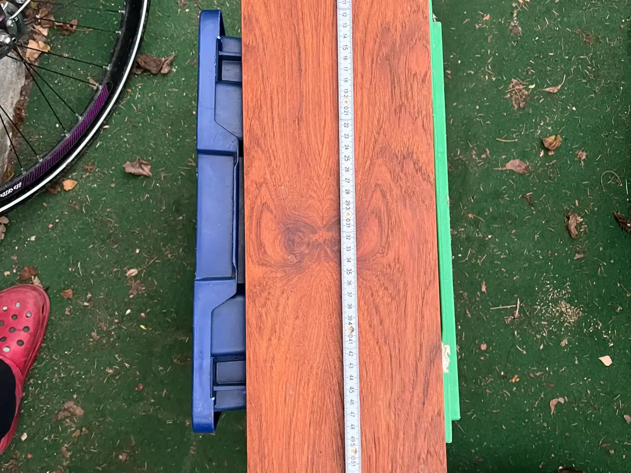 Billede 2 - Teak-hylde med metalophæng. Giv bud.