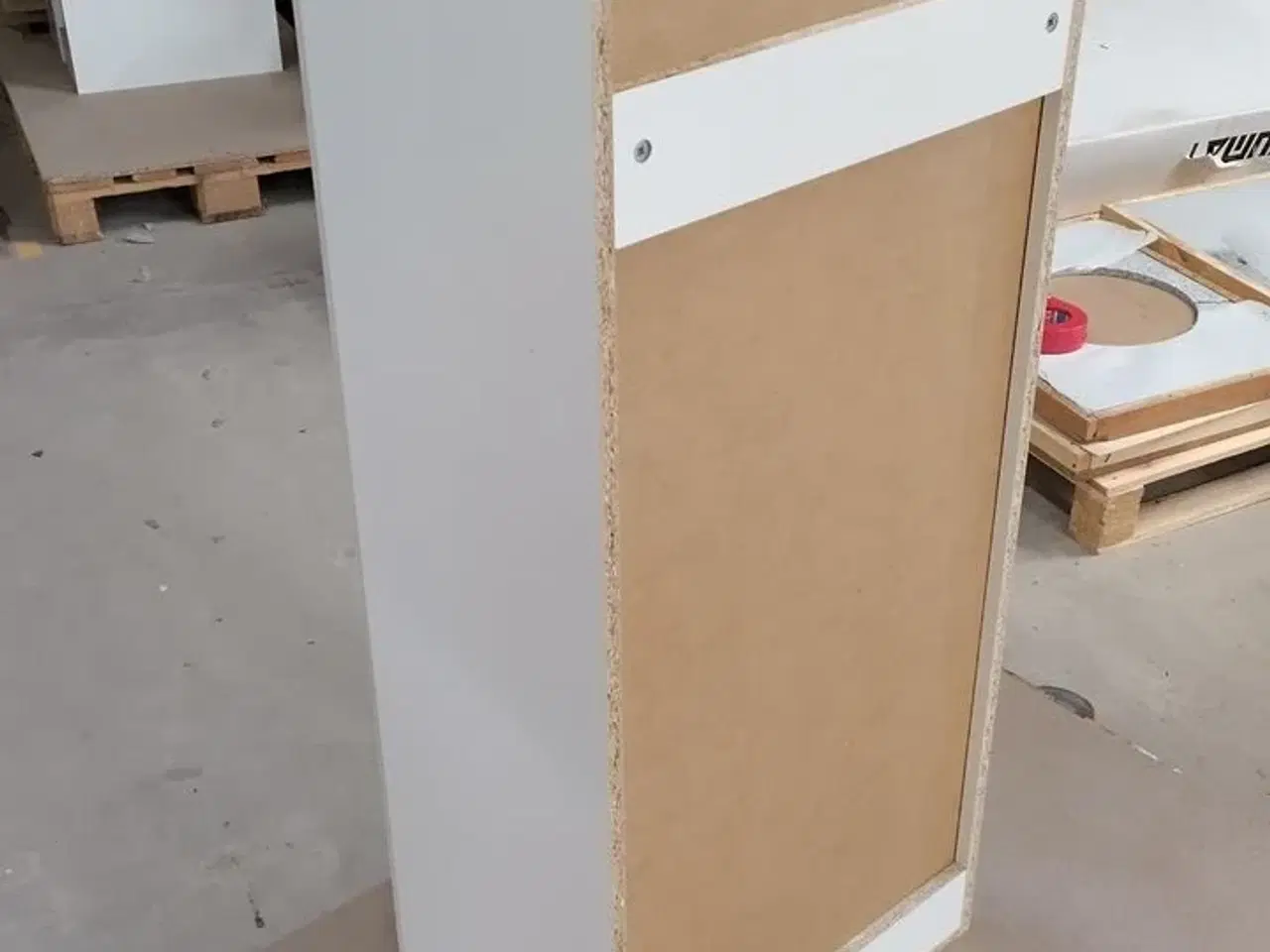 Billede 6 - 4 stk. usamlet højskabe H: 195,2 x B: 50 x D: 34,0 med låge og 16 hylder