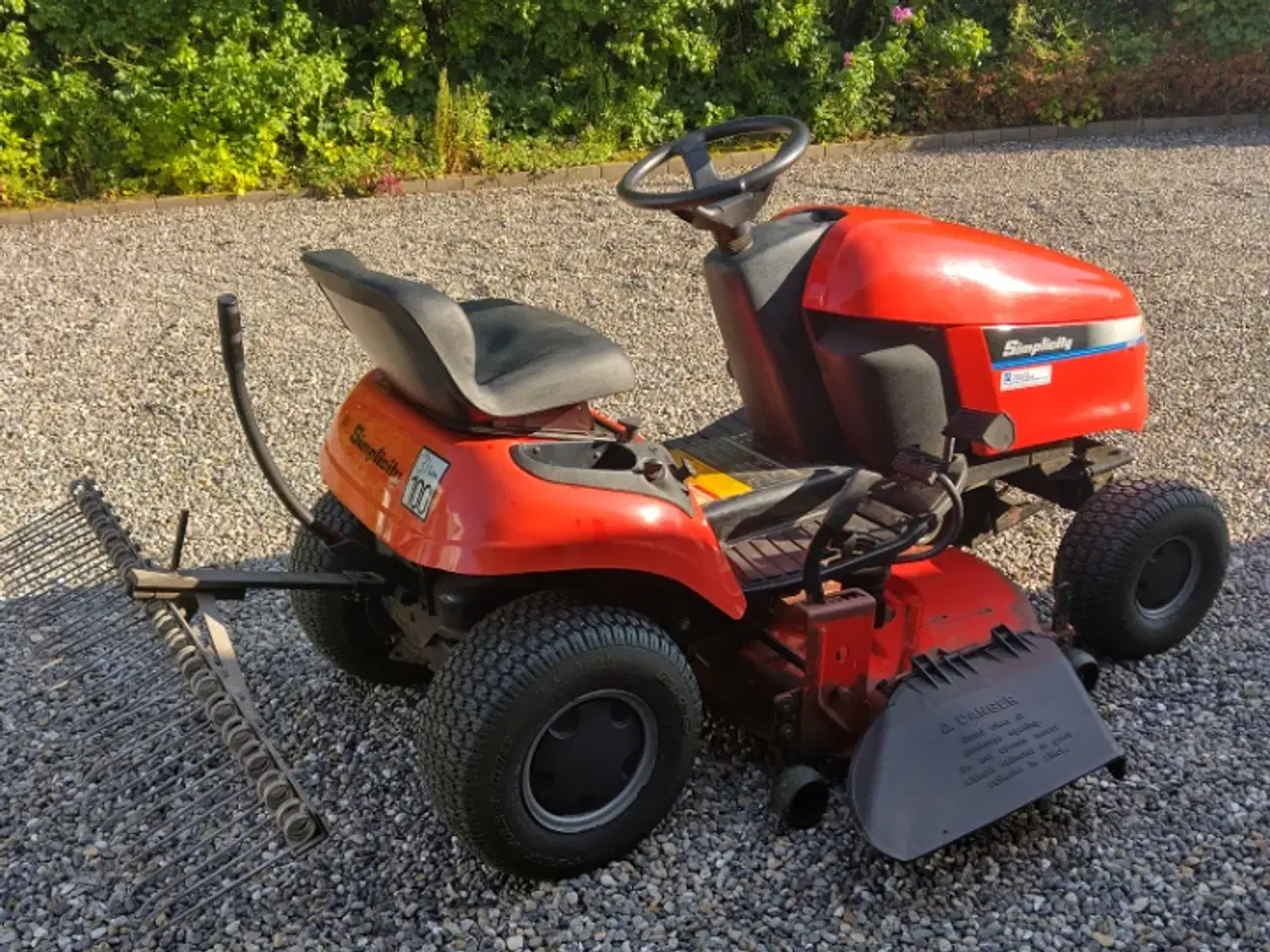 Billede 2 - Havetraktor med rive til gårdsplads 