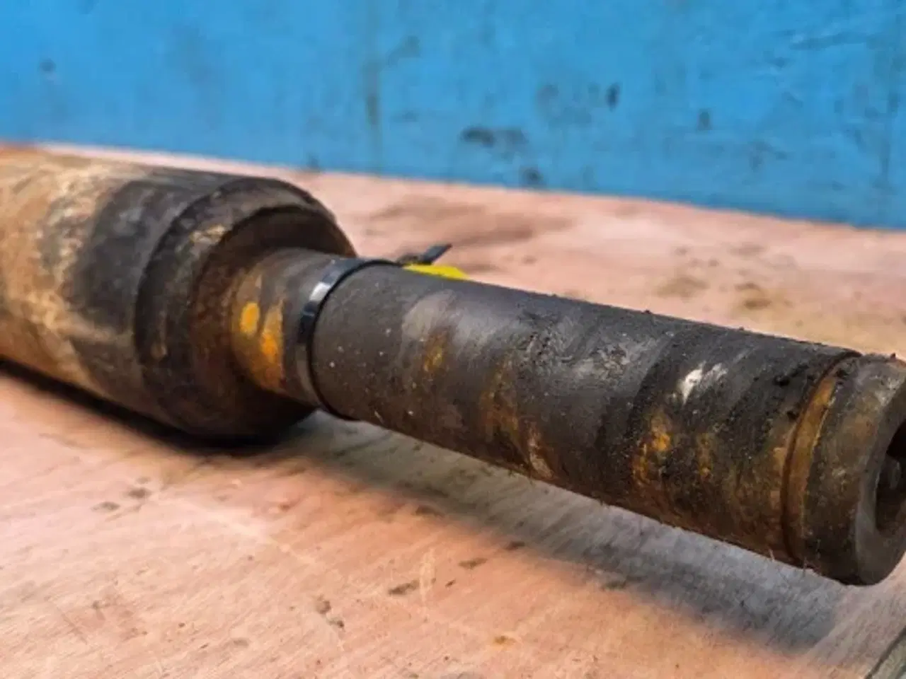 Billede 7 - New Holland LB110 Afstandsstykke 85801088