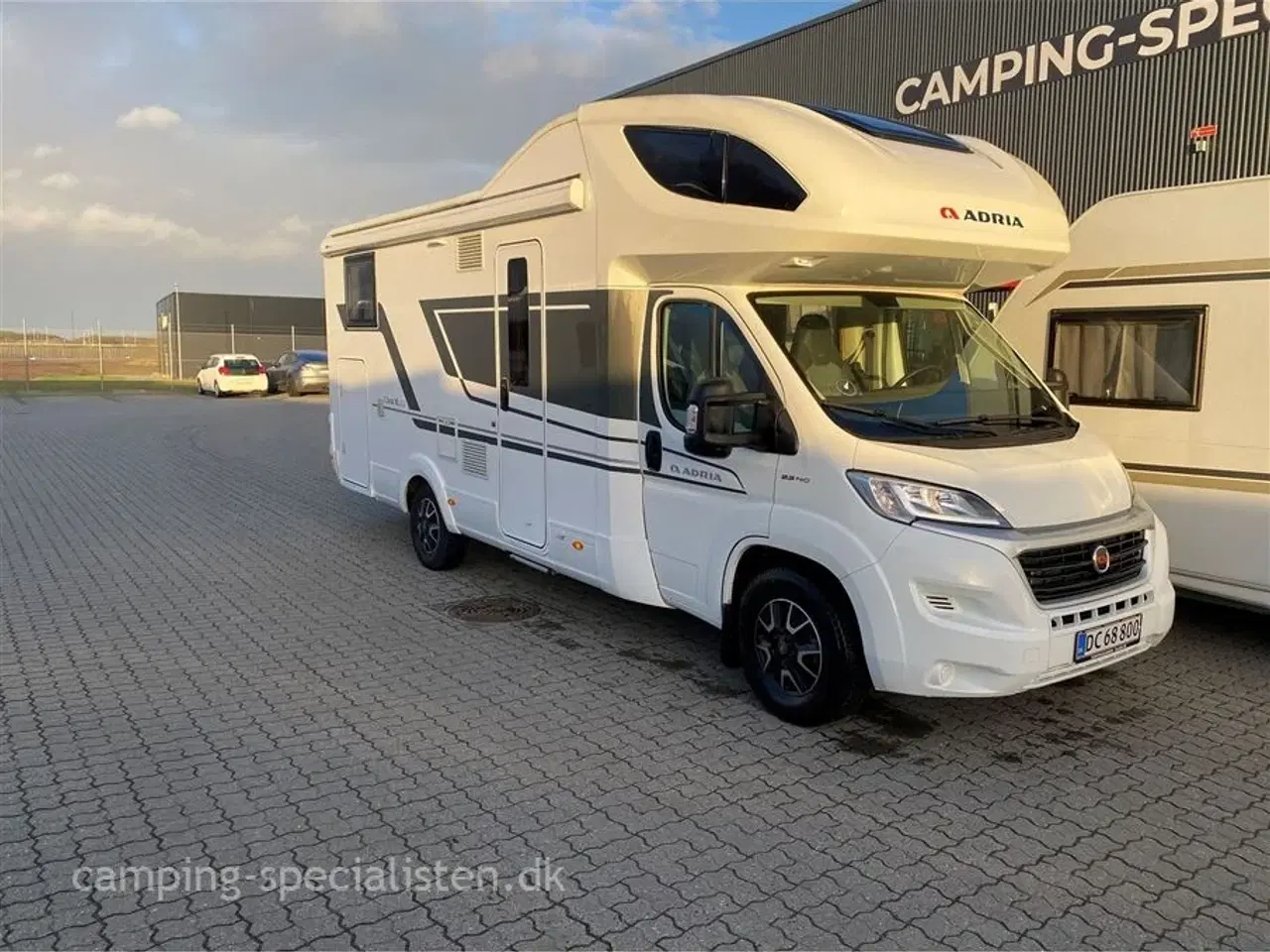 Billede 2 - 2021 - Adria Coral XL Axess A670 SL ”All-in”   Rigtig pæn og velholdt autocamper - Adria Coral XL Axess A670 SL ALL-in model 2021 kan nu ses hos Camping-Specialisten.dk