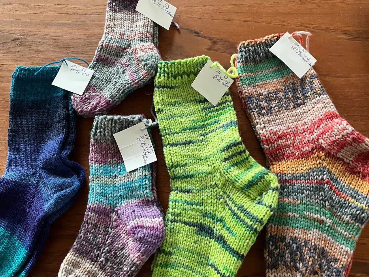 Billede 1 - Hjemmestrikkede sokker/ strømper 