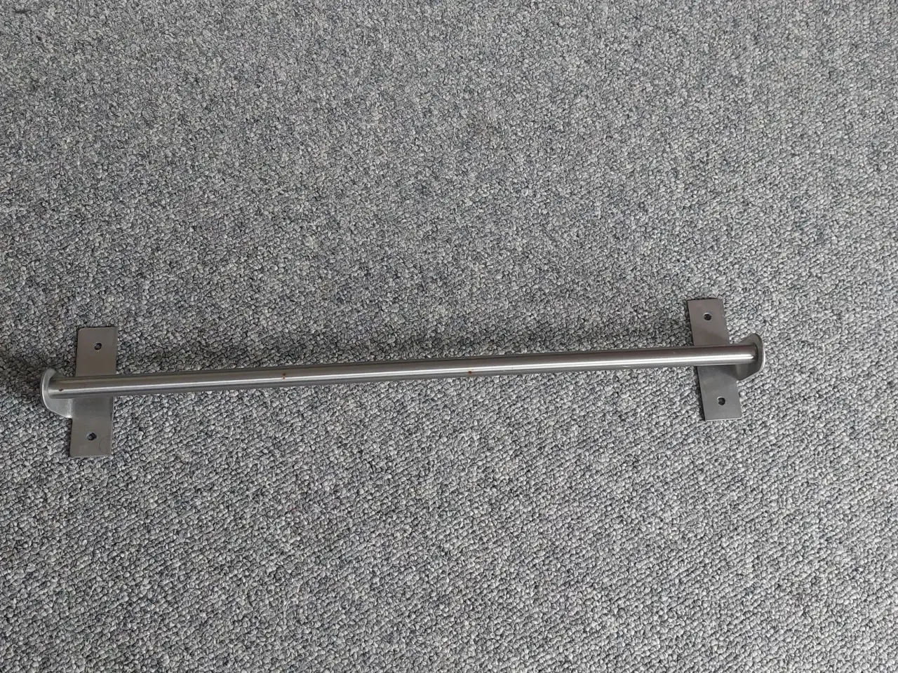 Billede 1 - Håndklædestænger metal sølvfarve ny 