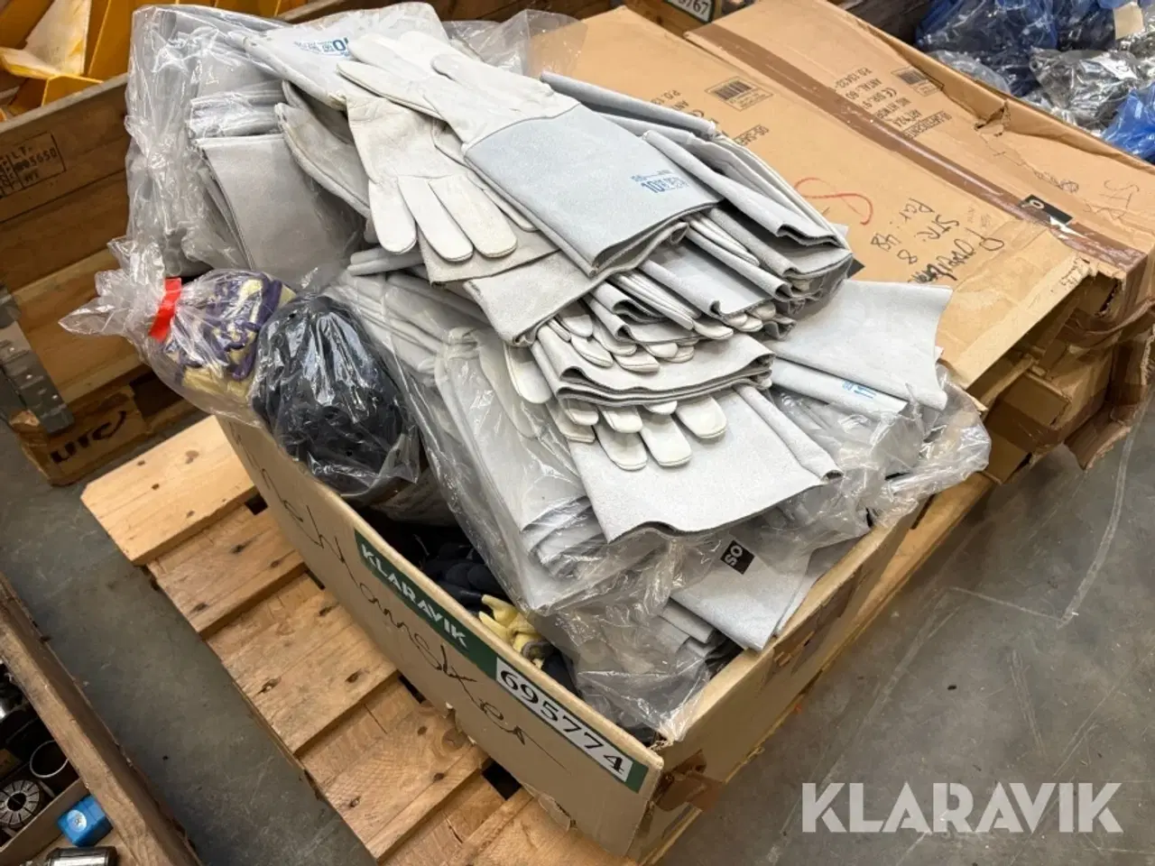 Billede 1 - Arbejdshandsker - assorterede type og størrelse