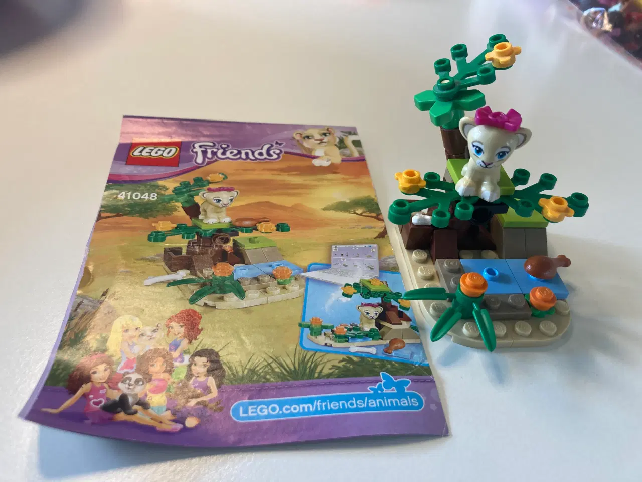 Billede 1 - LEGO Friends 41048 Løveungens savanne