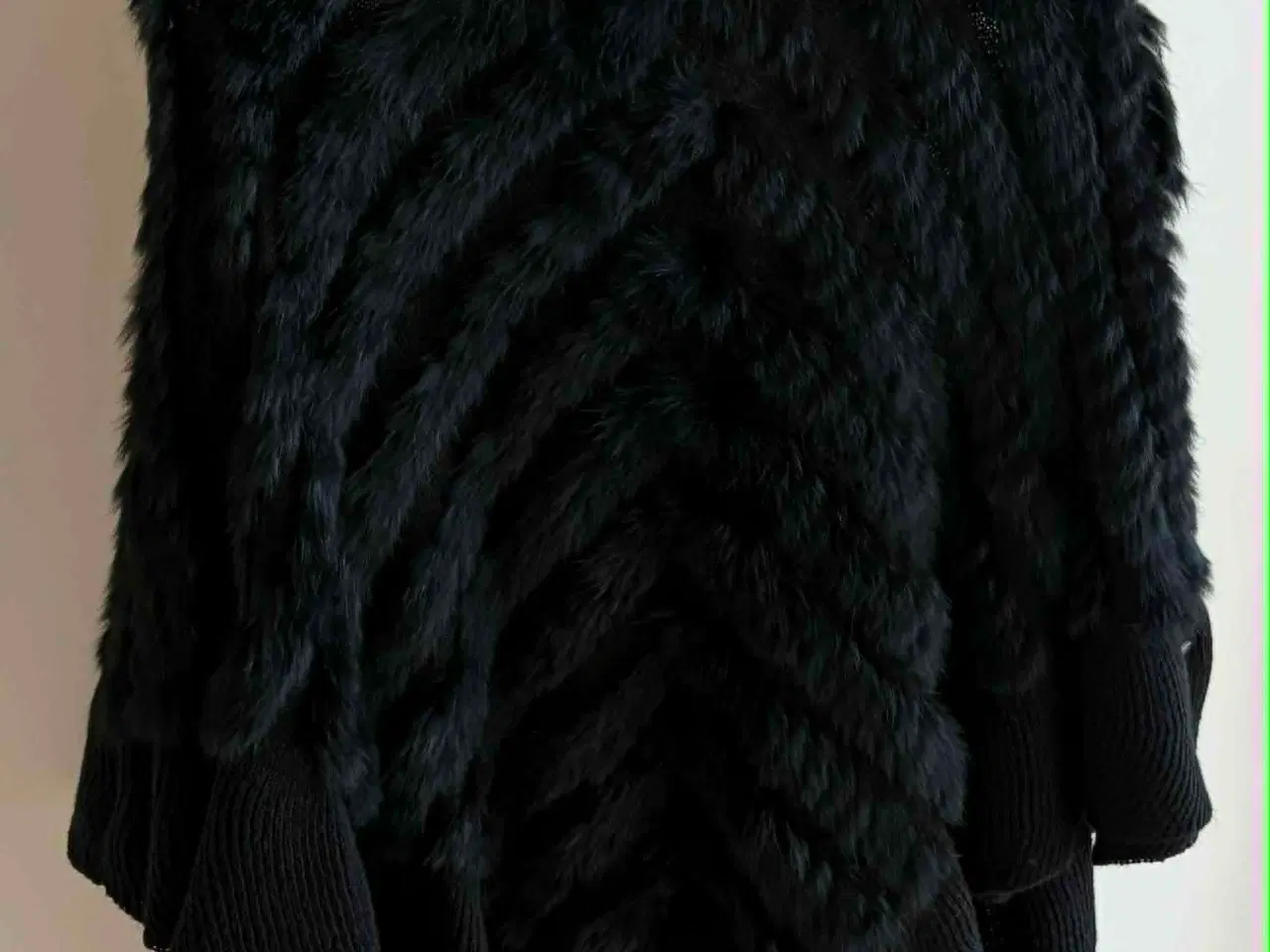 Billede 2 - Créton poncho med hætte i kaninpels, str. L // XL