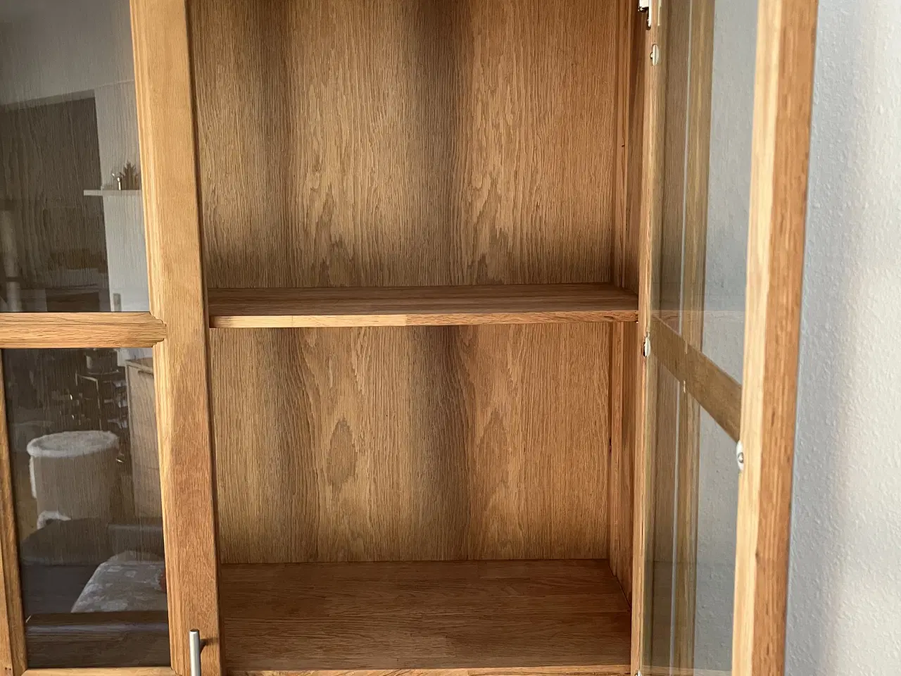 Billede 1 - Vitrine-/Bogskab i massiv olieret eg