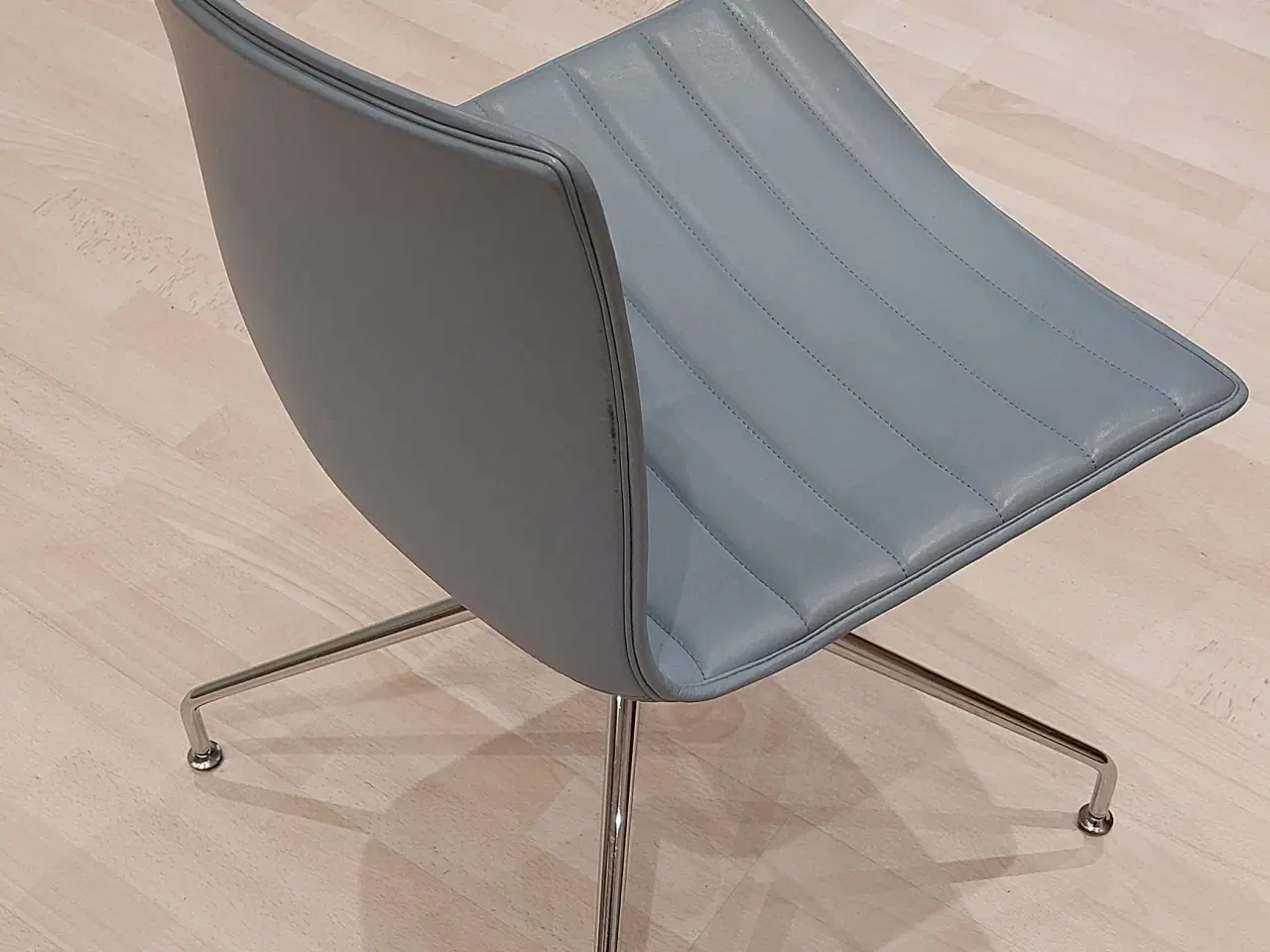 Billede 1 - Flot kontorstol med polstret sæde