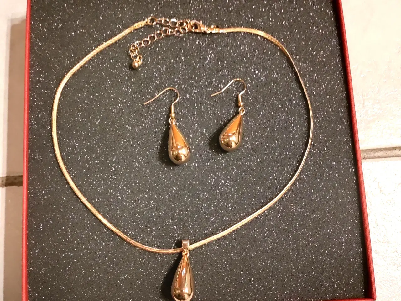 Billede 1 - Sæt Slangekæde, dråbe Vedhæng og Dråbe Øreringe