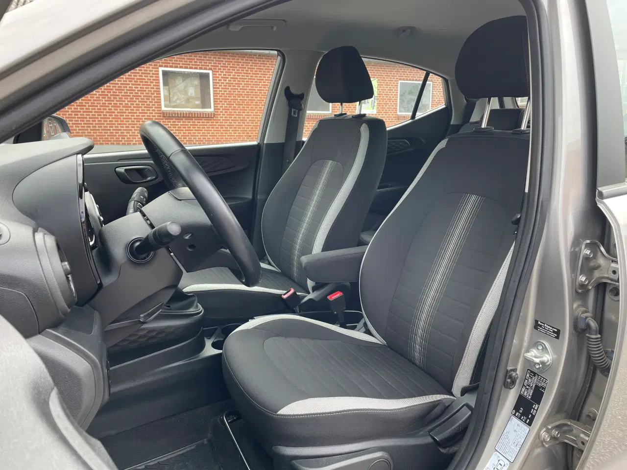 Billede 6 - Hyundai i10 1.0 Essential – Veludstyret, økonomisk