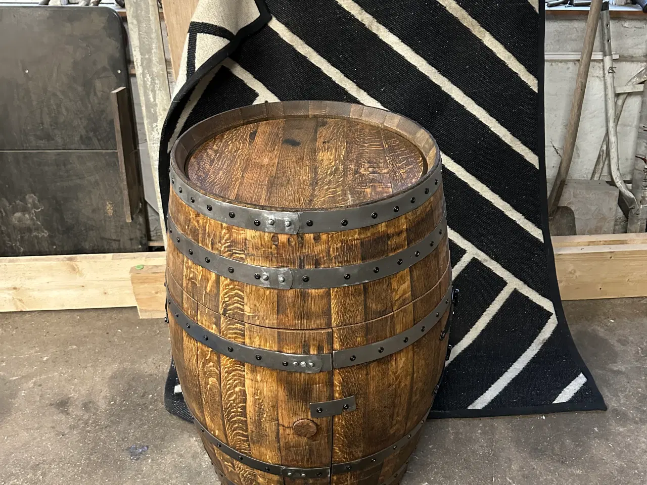 Billede 2 - Barskab, lavet af vintønde