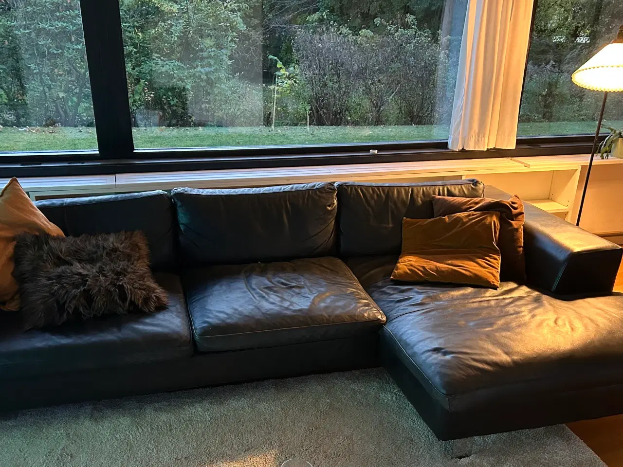 Billede 3 - Sort lædersofa med chaiselong 