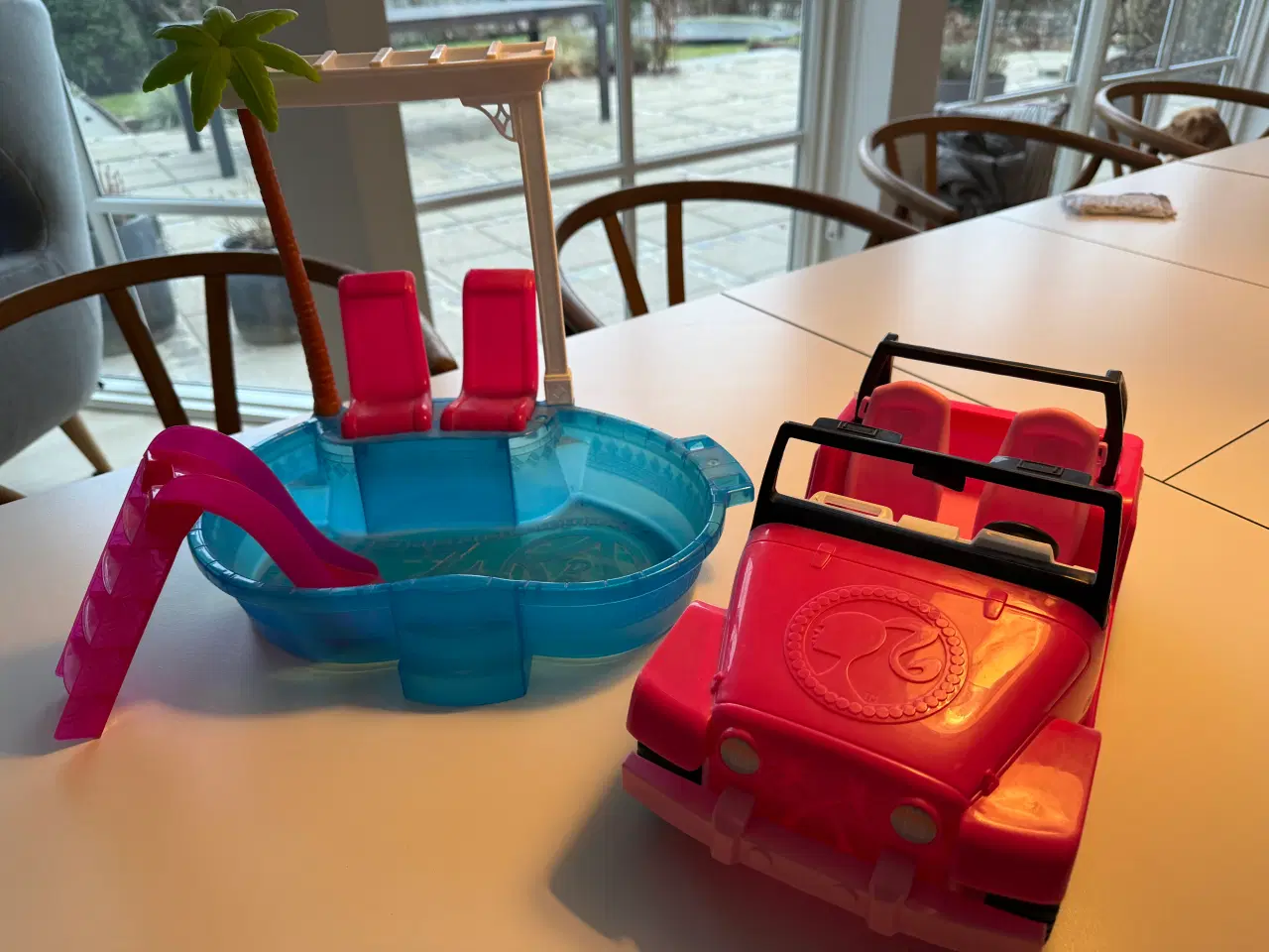 Billede 1 - Pool og jeep til Barbie