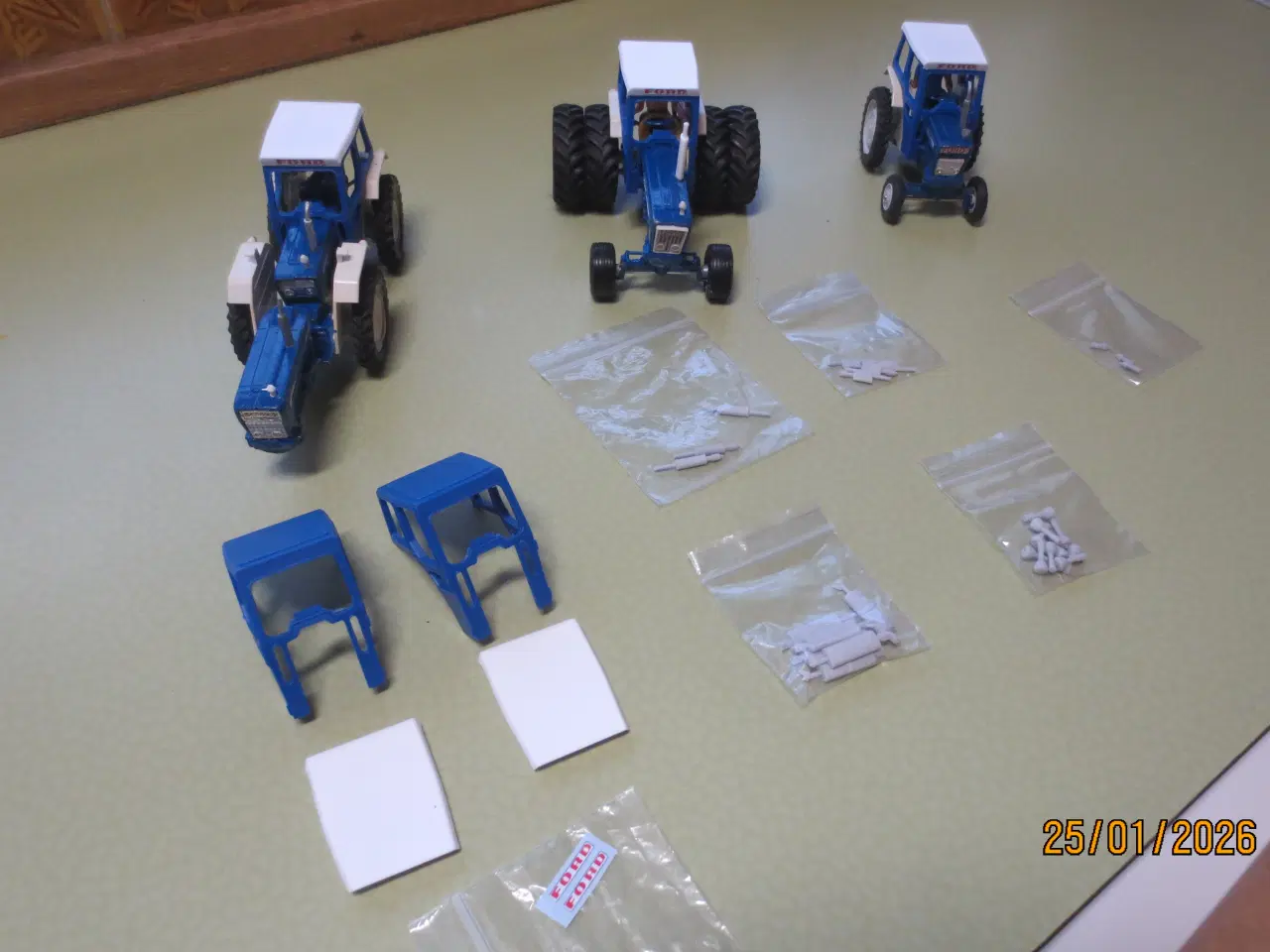 Billede 4 - 2 stk Nye Modeltraktor Tilbehør Førerkabiner