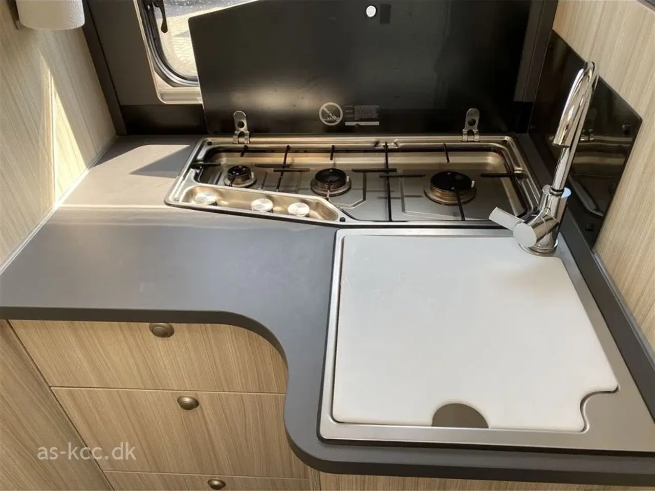 Billede 14 - 2021 - Sun Living S 75 SC   Sunl Living Autocamper med  fritstående dobbeltseng