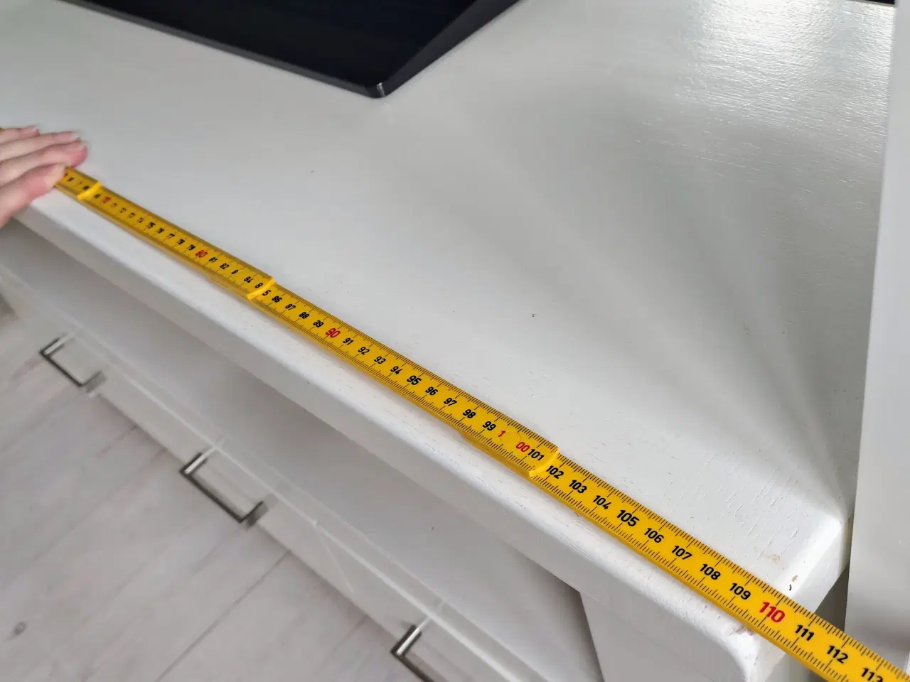 Billede 5 - Flot solidt tv bord med opbevaring