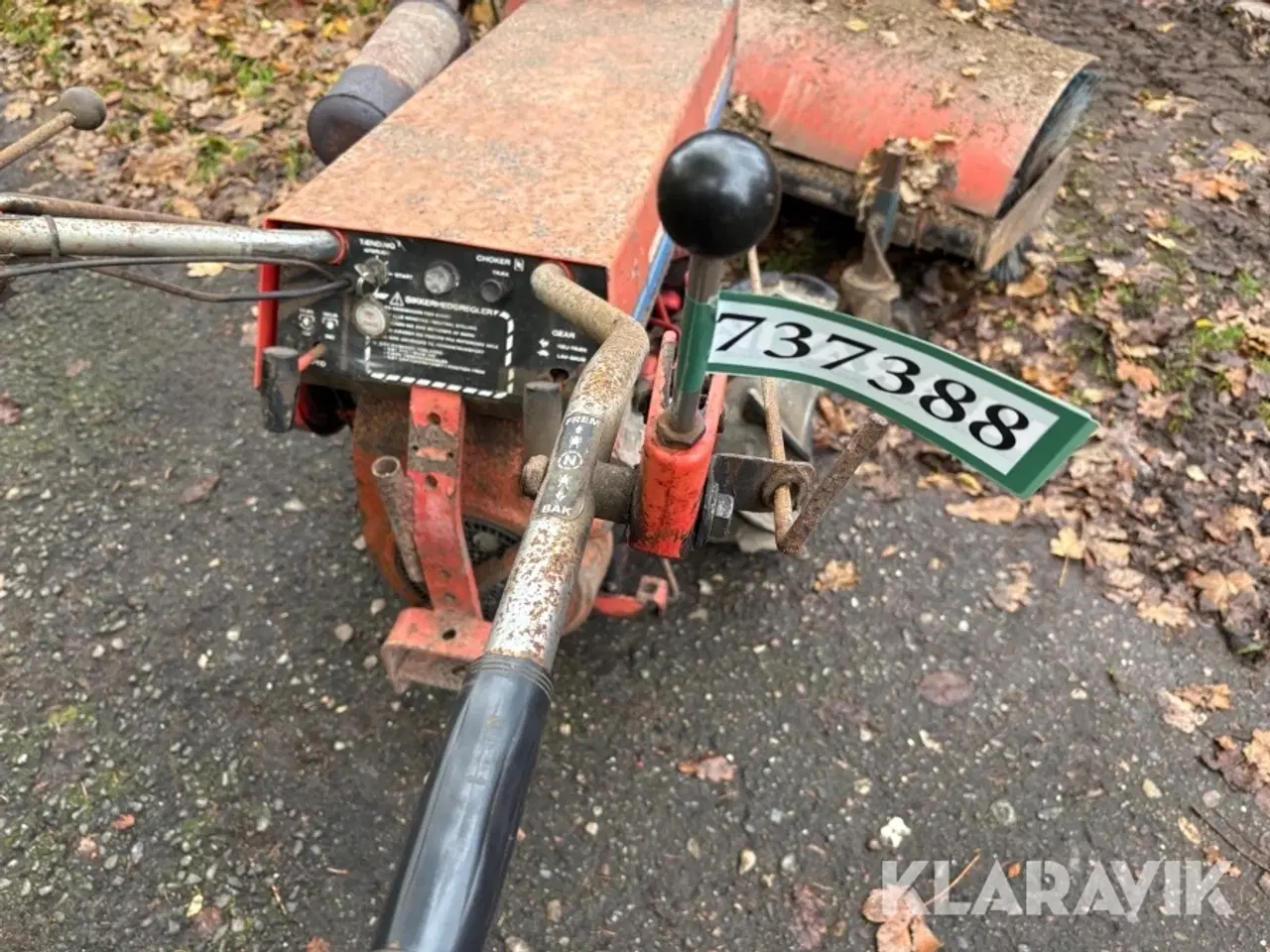 Billede 9 - Redskabsbærer med kost og klippebord GRAVELY 5260